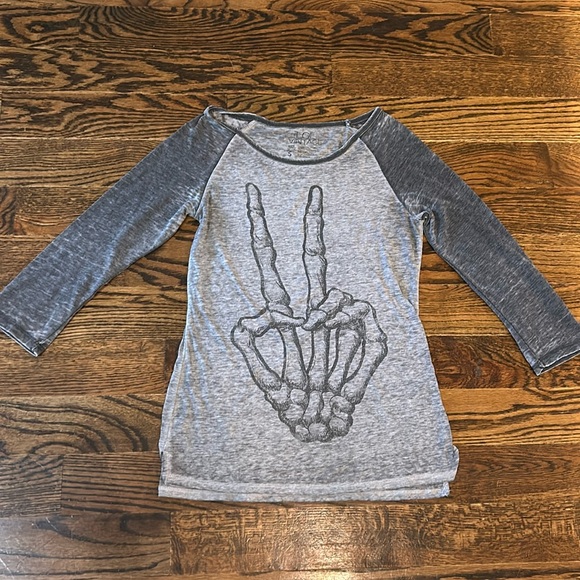 L.O.L. Vintage Tops - Skeleton peace shirt 🥑